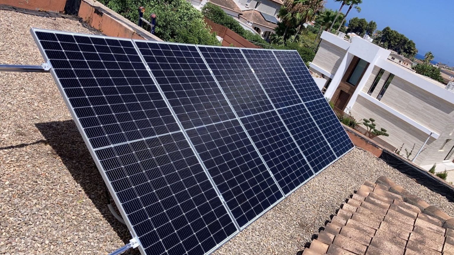 Guide Install Solar Panels in Spain (& get your bills to €0)