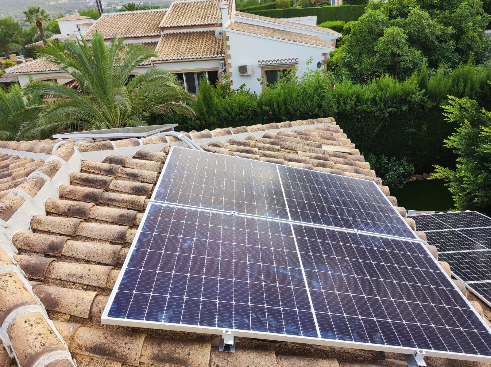 Guide Install Solar Panels in Spain (& get your bills to €0)
